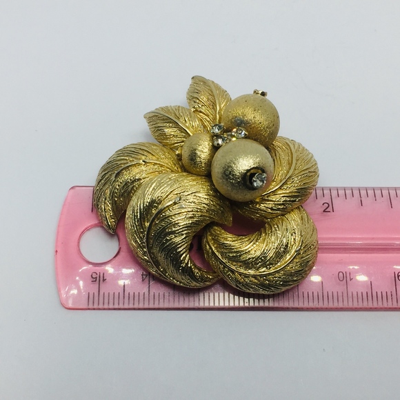 60s CORO Gold-Tone Leaves & Berries Brooch/Pin - Picture 8 of 8